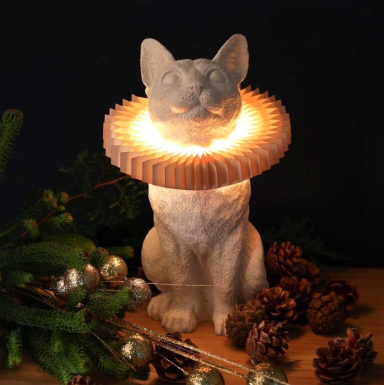 Ben jij ook zo'n kattenenliefhebber? Dan is deze moderne design lamp iets voor jou! Zelfs overdag als de Cat lamp niet aan staat, is het een geweldig object.