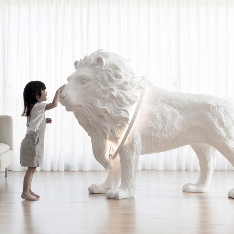 Lion X verlicht design sculptuur – Hao Shi