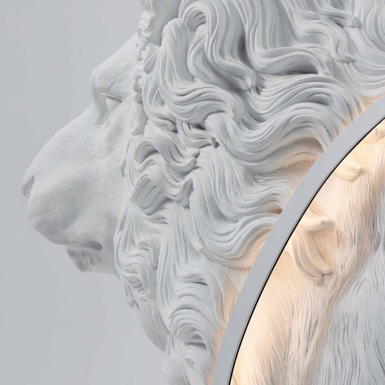 Om de hals van de Lion X zit een ring met LED licht. Kleurtemperatuur: 3000K, lichttemperatuur 55°C - 110～240 Volt.