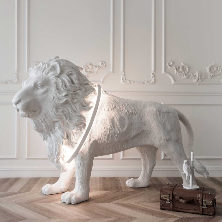 Hao Shi legde de 'Koning van het dierenrijk' vast in een prachtig kunstwerk met de naam Lion X. Het object weegt maar liefst 57 kg. Met een lengte van 180 cm is hij bijna levensecht.