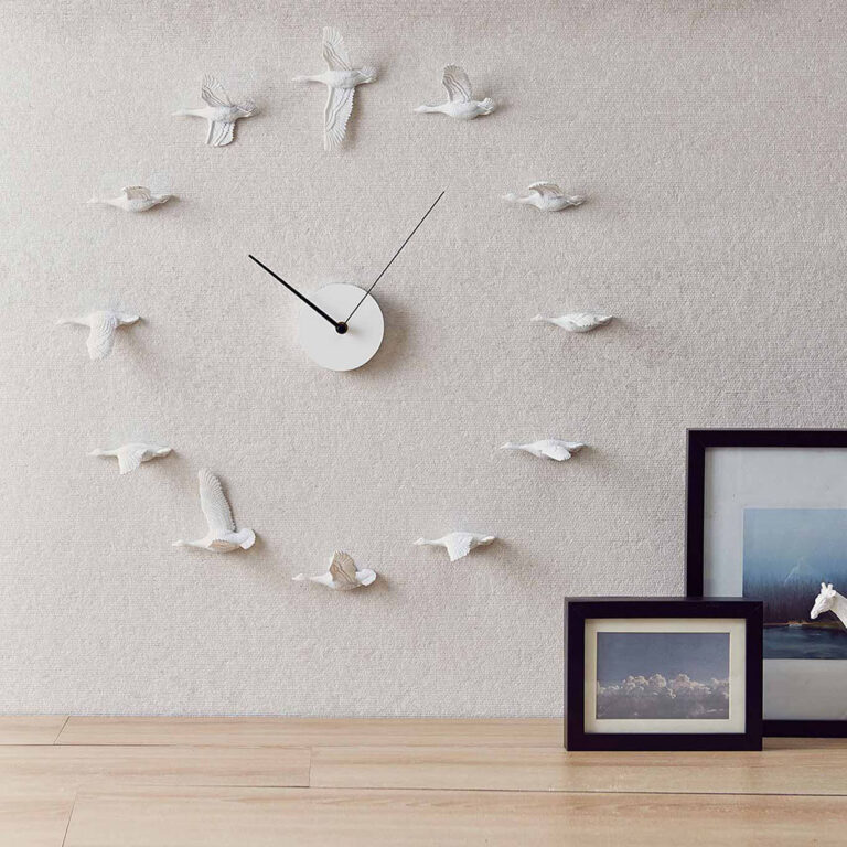 De Migrant bird klok van Hao Shi bestaat uit 12 ganzen (die de uren aangeven) die om het uurwerk vliegen.