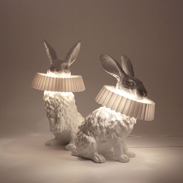 De Rabbit X lampen zijn prachtig als ze niet aan zijn, maar als het licht door de kragen schijnt worden ze nog specialer.