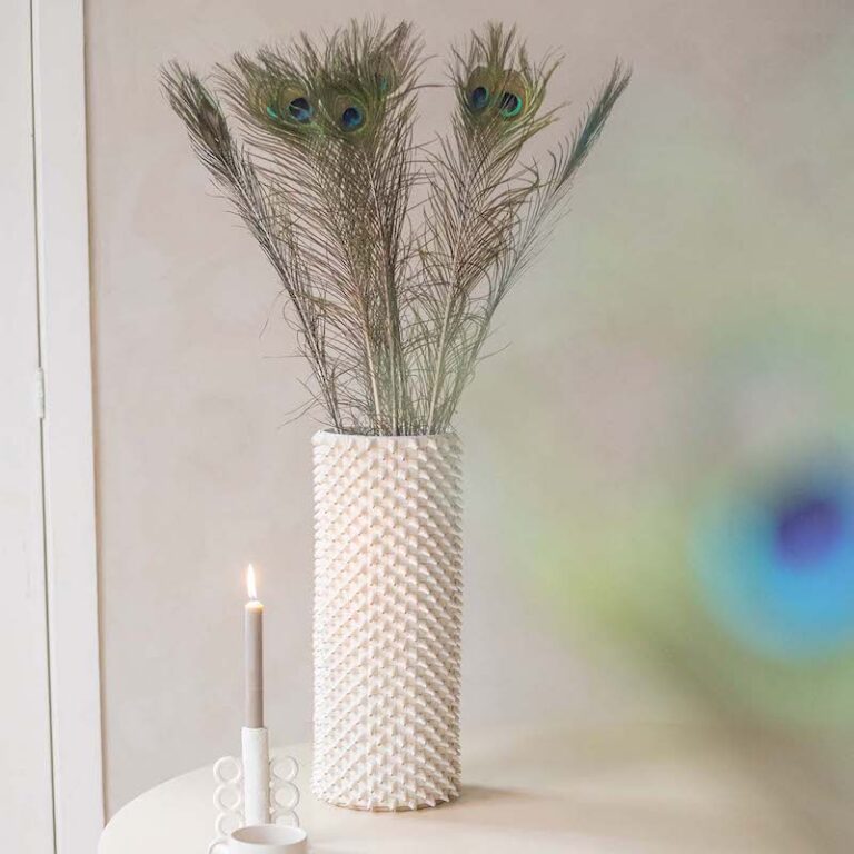 De handgeweven Spire bloempot van Handed by hebben een bijzondere structuur aan de buitenzijde. Ook prachtig om als vaas voor droogbloemen te gebruiken.
