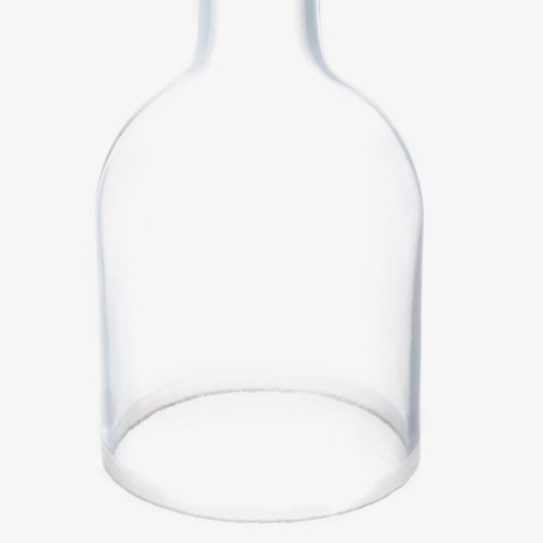 Het windlicht van Bottle kandelaar rosé bestaat uit de bovenste helft van de glasheldere wijnfles.