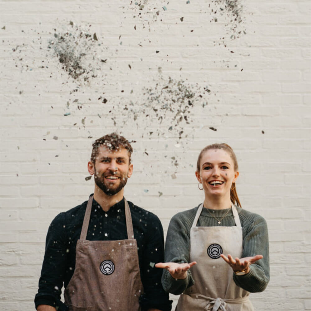 Nathan en Anneleen zijn de oprichters van House Raccoon. Ze maken hun designs met de hand van gipscomposiet. Hun atelier is in Antwerpen.