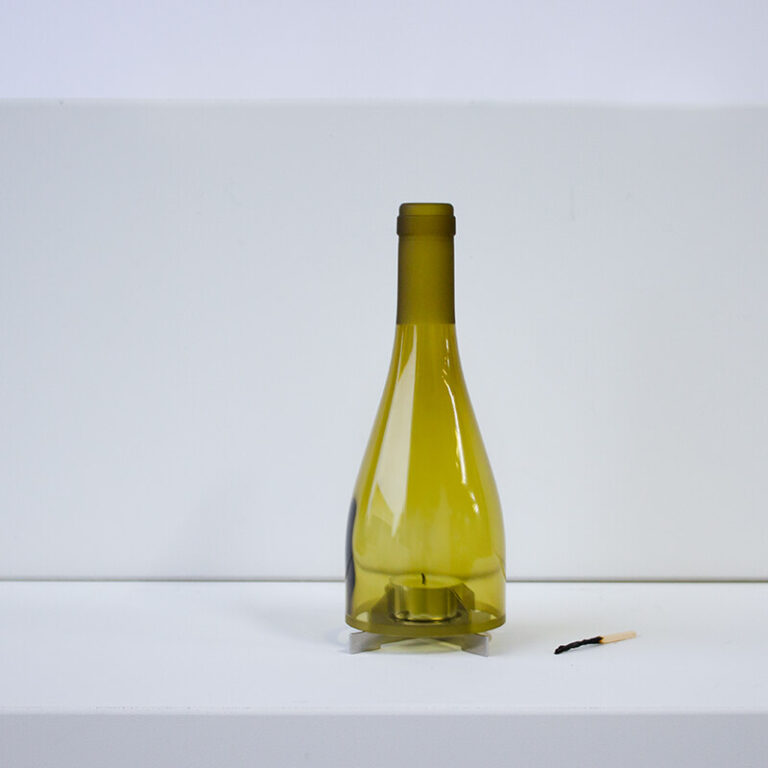 Bottle candle holder Bourgogne is de grootste uitvoering van deze serie design kandelaars van Lucas & Lucas.