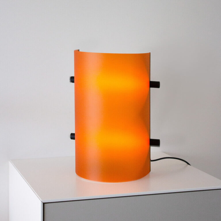 design tafel- en wandlamp CCL2 is uitgevoerd met LED licht en een dimmer.