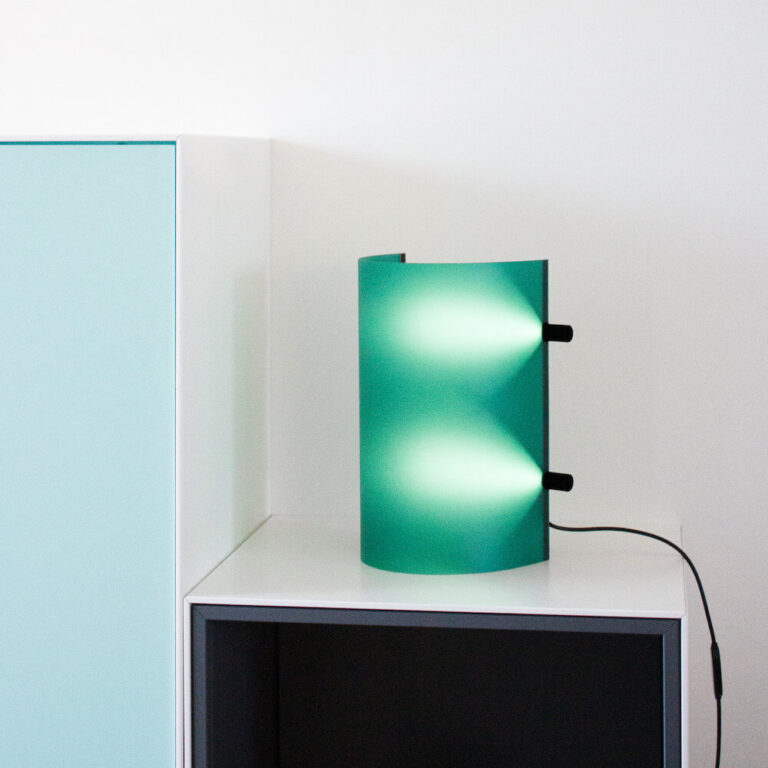 Deze kleurige design lamp CCL2 is een ontwerp van Ilse Bouwens voor Heeej!