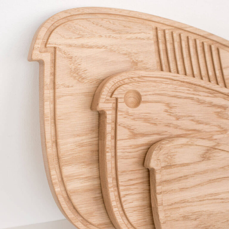 De Birdy houten snijplanken zijn in Lithouwen gemaakt van FSC eikenhout. De maker Rio Lindo heeft mooie details toegevoegd.